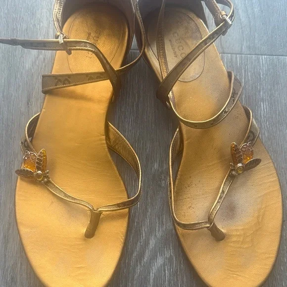 Gucci bumblebee sandals - Picture 3 of 9